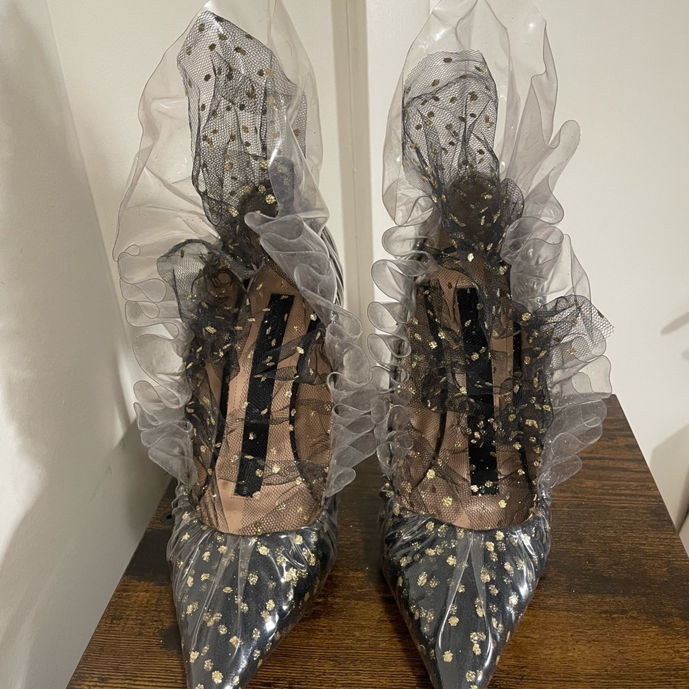Midnight 00 pumps with ruffle detail